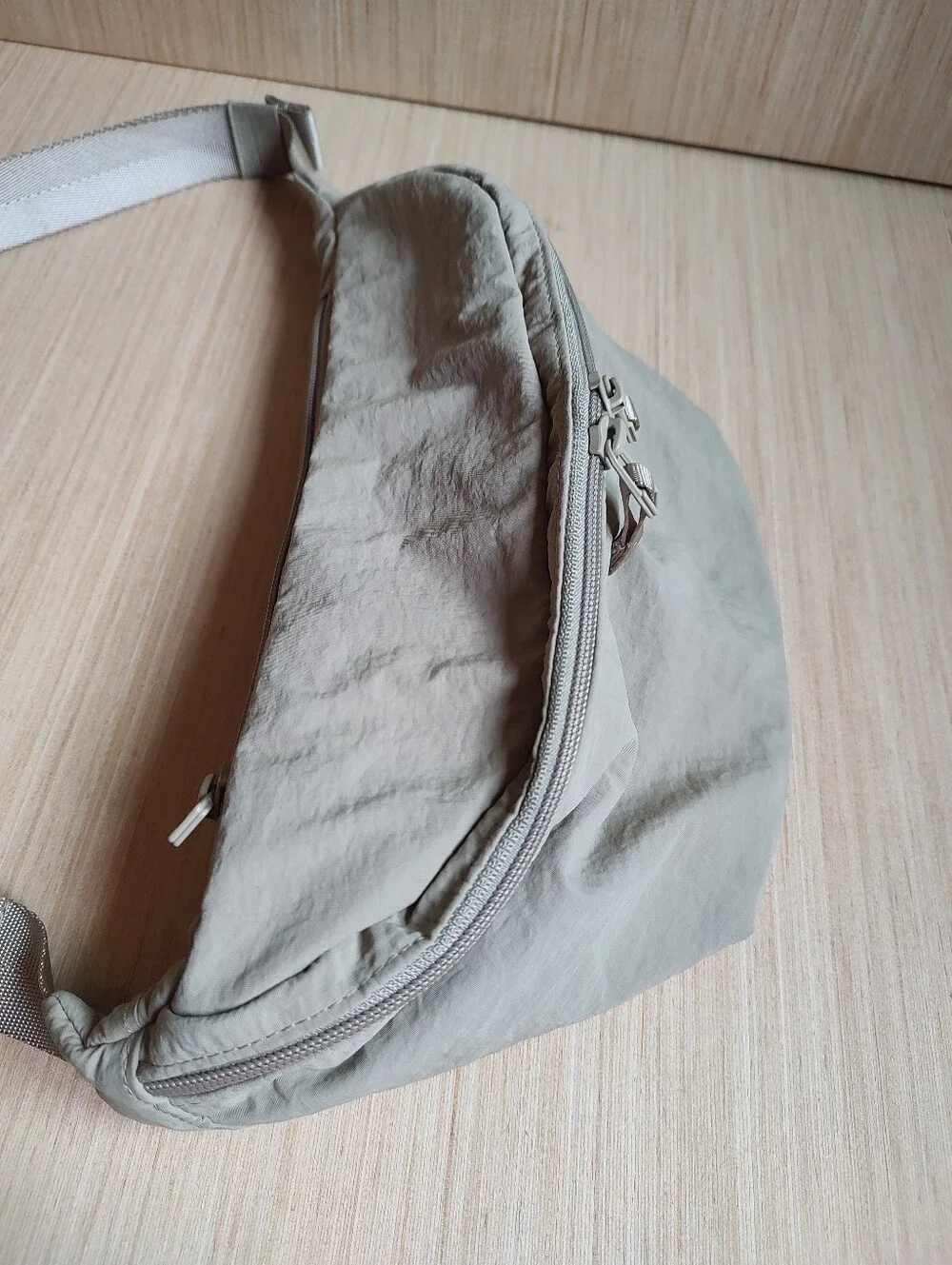 Uniqlo Nylon Crossbody Bag Funny Pack Waist Shoulder Handbag Beige Khaki Pockets - Picture 9 of 16
